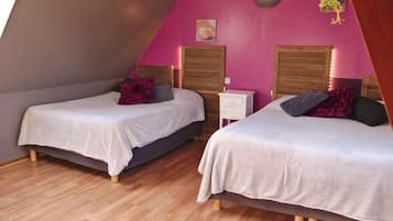 Room | Desk, free WiFi, bed sheets
