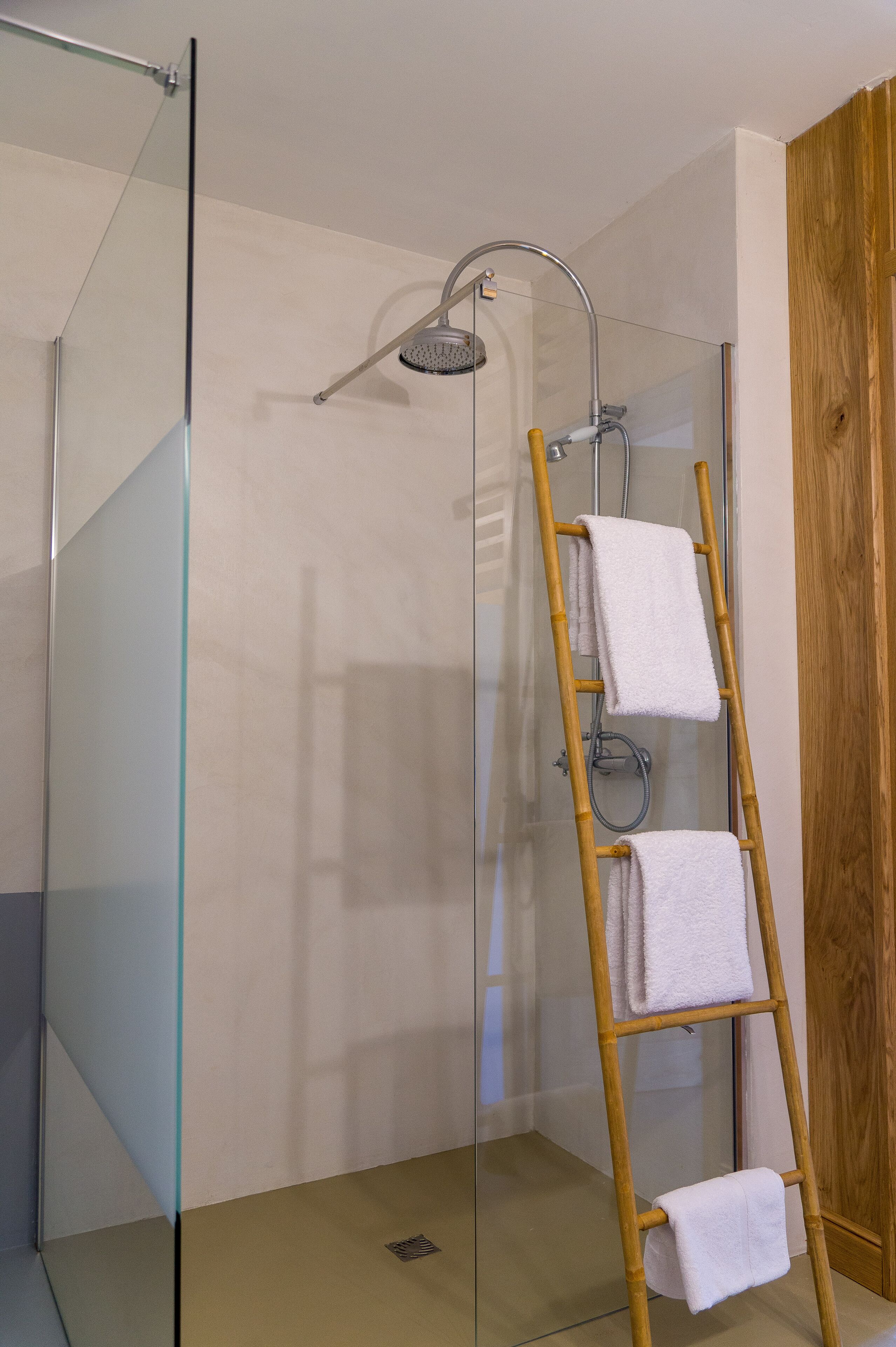 Doppelzimmer (Bougainvillier) | Dusche im Bad