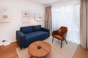 Deluxe Studio | Living area | Flat-screen TV - Apartment K30 (Reykjavik)