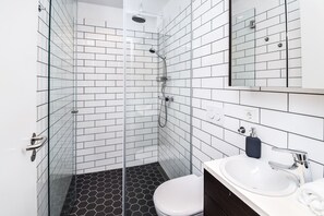 Deluxe Studio | Bathroom - Apartment K30 (Reykjavik)