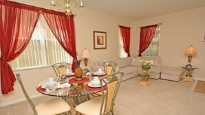 Private kitchen - Lovely 4 Bedroom 3.5 Bath Pool Home With Games Room (Davenport)