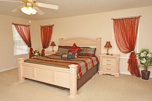 4 bedrooms, desk, travel cot, free WiFi