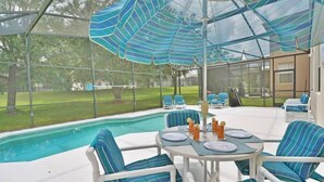 Pool - Lovely 4 Bedroom 3.5 Bath Pool Home With Games Room (Davenport)