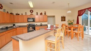 Private kitchen - Lovely 4 Bedroom 3.5 Bath Pool Home With Games Room (Davenport)