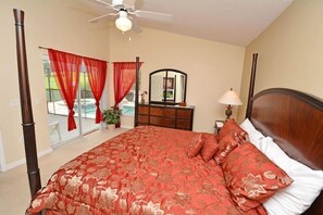 4 bedrooms, desk, travel cot, free WiFi - Luxurious 4 Bed 3.5 Bath Pool Home in Gated Community (Davenport)