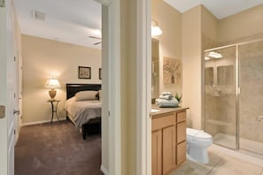 House | 4 bedrooms, desk, free WiFi