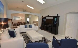 5 عدّة غرف نوم ومكتب وسرير سفر وواي فاي مجانًا