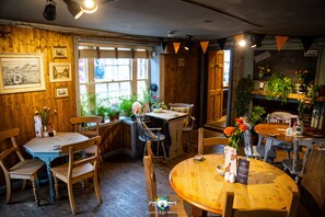 Lunsj og middag serveres