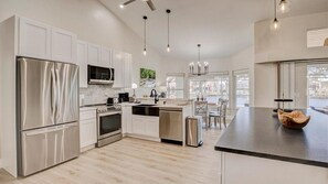 Fridge, microwave, stovetop, dishwasher