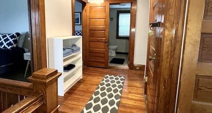 Vintage cute house 5 min from the beautiful Falls!