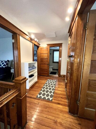 Vintage cute house 5 min from the beautiful Falls!