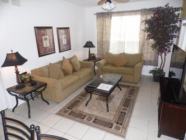 TV, DVD player - Gorgeous 3 Bedroom 2 Bath Condo in Windsor Hills Resort (Kissimmee)