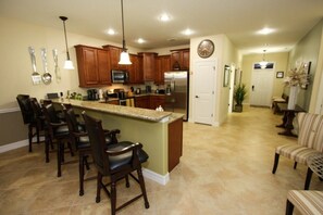 Rumah | Dapur pribadi | Kompor, mesin pencuci piring, dan peralatan masak/sendok-piring