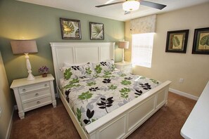Maison | 9 chambres, bureau, lit de bébé portatif, accès au Wi-Fi (inclus)