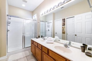 Bathroom - Immaculate 5 Bedroom 5 Bath Pool Home in Windsor Hills Resort (Kissimmee)
