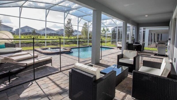 Unclassified image, 1 of 33, button - Fabulous 8 Bed Championsgate Golf Resort Pool Home (Davenport)
