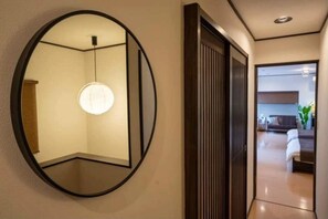 6 bedrooms, desk, free WiFi, bed sheets