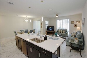 House | Private kitchen | Fridge, microwave, oven, stovetop