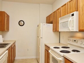 Private kitchen - Luxury 3 Bedroom 2 Bath Condo Near Disney (Kissimmee)
