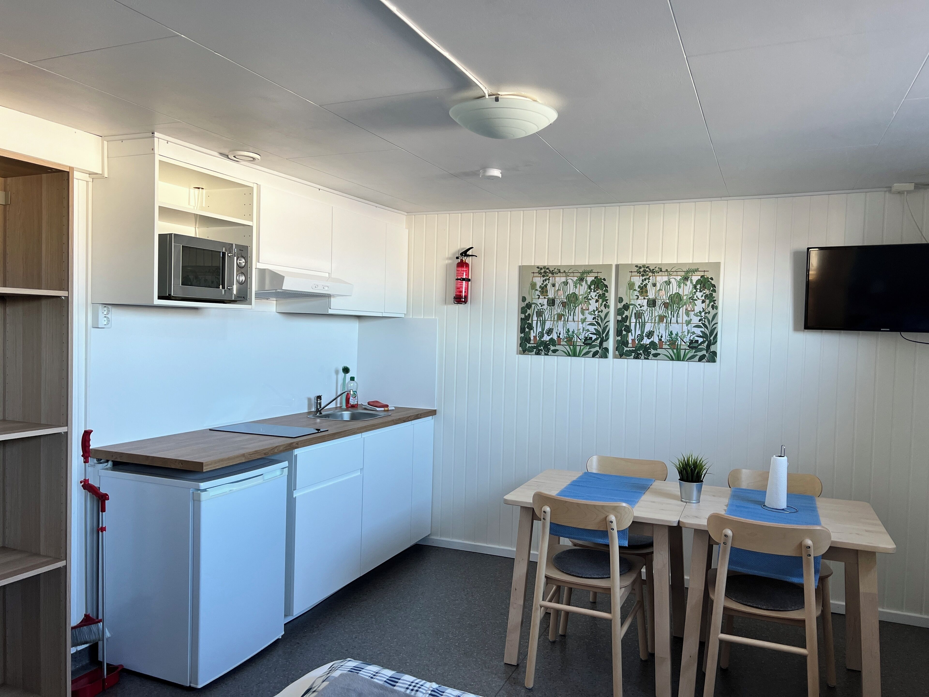 4 人部屋 専用バスルーム | リビング エリア