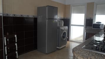 Standard Apartment, 2 Bedrooms | Private kitchen | Fridge, microwave, oven, stovetop