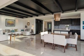 Een smart-tv, een kantoor en een printer