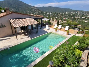 Piscina a l'aire lliure i piscina climatitzada 