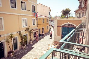 Outdoor dining - Conqvistador 101 Homes (Lisboa)