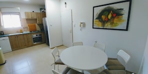 Dining - Jaffa's Penthouse Hostel (Tel Aviv)