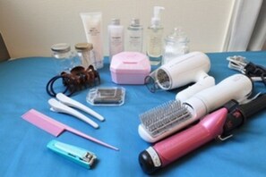Séchoir à cheveux, serviettes fournies