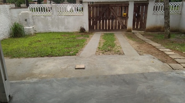 المنطقة المحيطة بالمنشأة