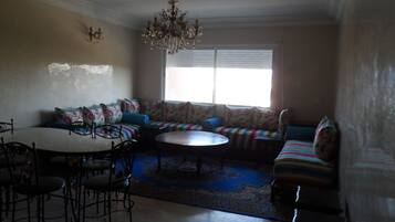 標準公寓, 2 間臥室 | 客廳 | 平面電視