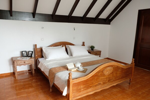 Aster Suite | Blackout drapes, iron/ironing board, free WiFi, bed sheets - Green Acres Fraser's Hill (Raub)