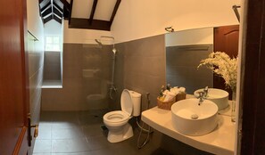 Shower, hair dryer, towels, soap - Green Acres Fraser's Hill (Raub)