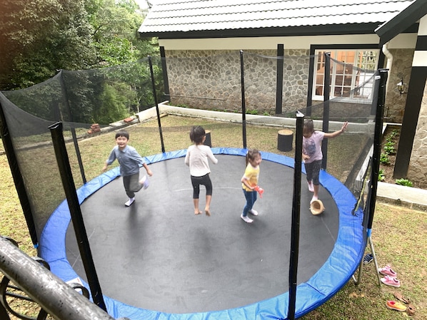Außen-Kinderspielplatz