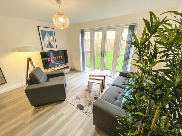 Hus – business, 2 soverom | Oppholdsområde | Smart-TV