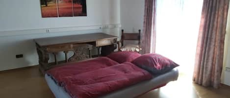 4 chambres, accĂšs Ă Internet, literie fournie