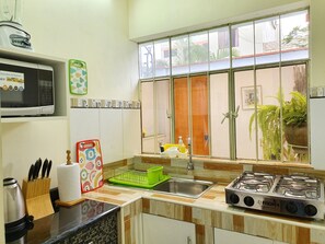 Réfrigérateur, micro-ondes, four, lave-vaisselle