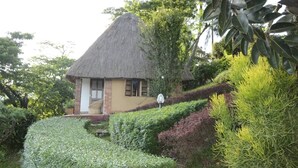 Garden - Kitojo Guest Cottages (Fort Portal)