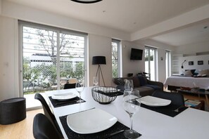 Wonderful, Modern & Stylish Loft In Barranco! | 객실 내 식사 공간