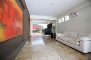 Lobby sitting area - Amazing Duplex Few Blocks Away From Malecon! (Lima)