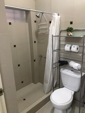 Shower, free toiletries, hair dryer, towels - Beautiful Apartment In Miraflores Heart - Apt#1 (Lima)