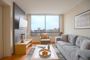 Apartment In Miraflores - Great Location | Soggiorno | TV