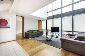 Appartement, 3 chambres | Coin séjour