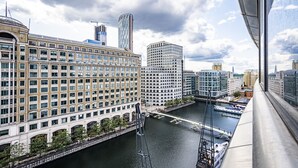 Apartment, 3 Bedrooms | City view - Stunning Spacious 3 Bed Apartment (London)