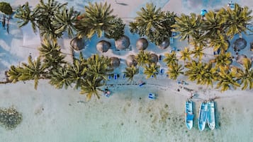 ビーチ、サンラウンジャー、ビーチパラソル、ビーチタオル