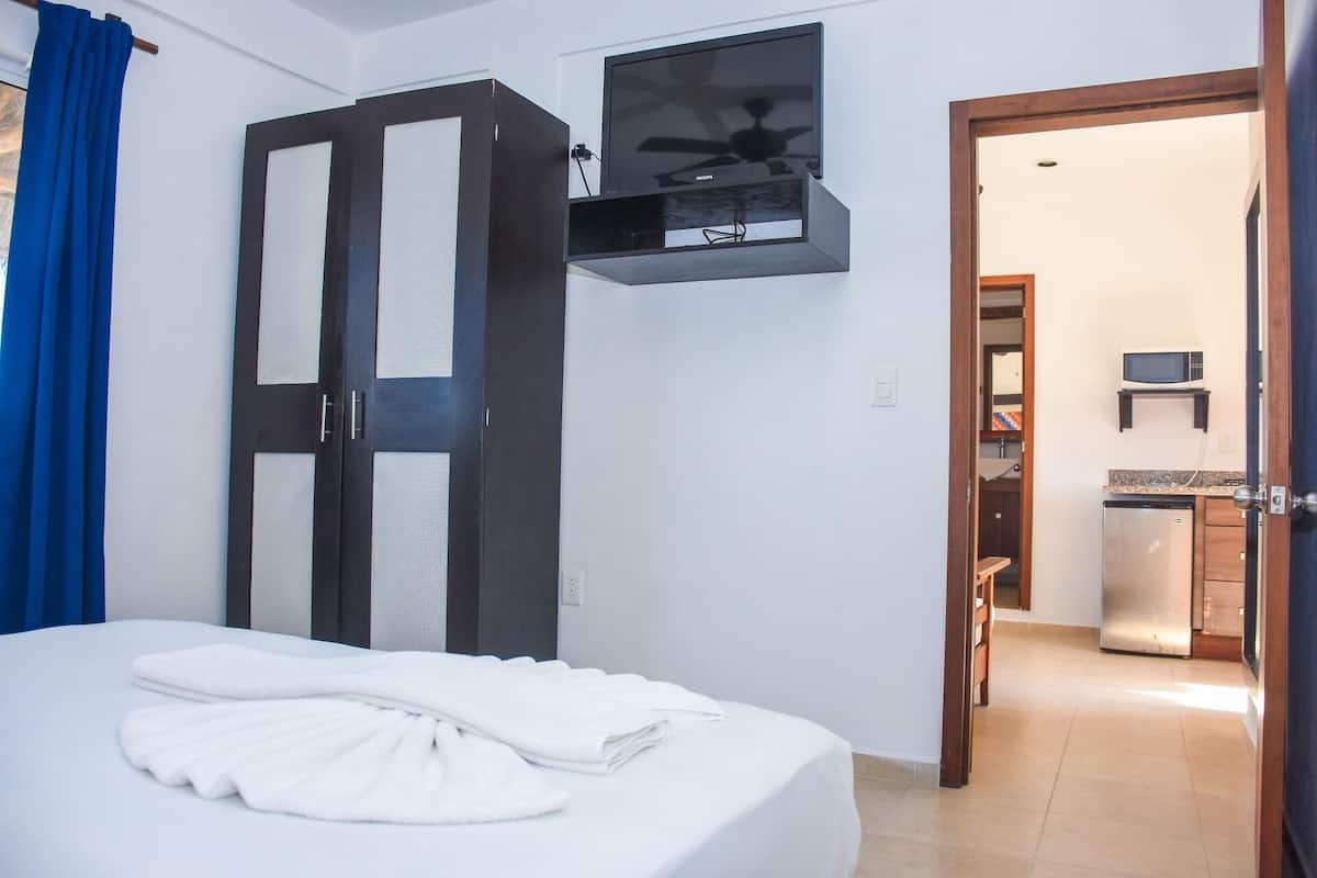 1 bedroom, hypo-allergenic bedding, individually decorated, free WiFi