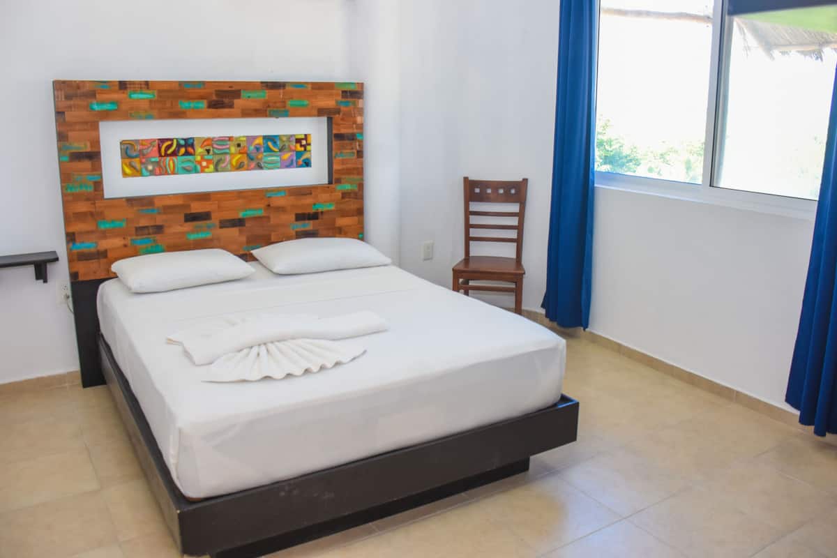 Superior, Vista a La Avenida, Tercer Piso | Hypo-allergenic bedding available, WiFi (free), individually decorated