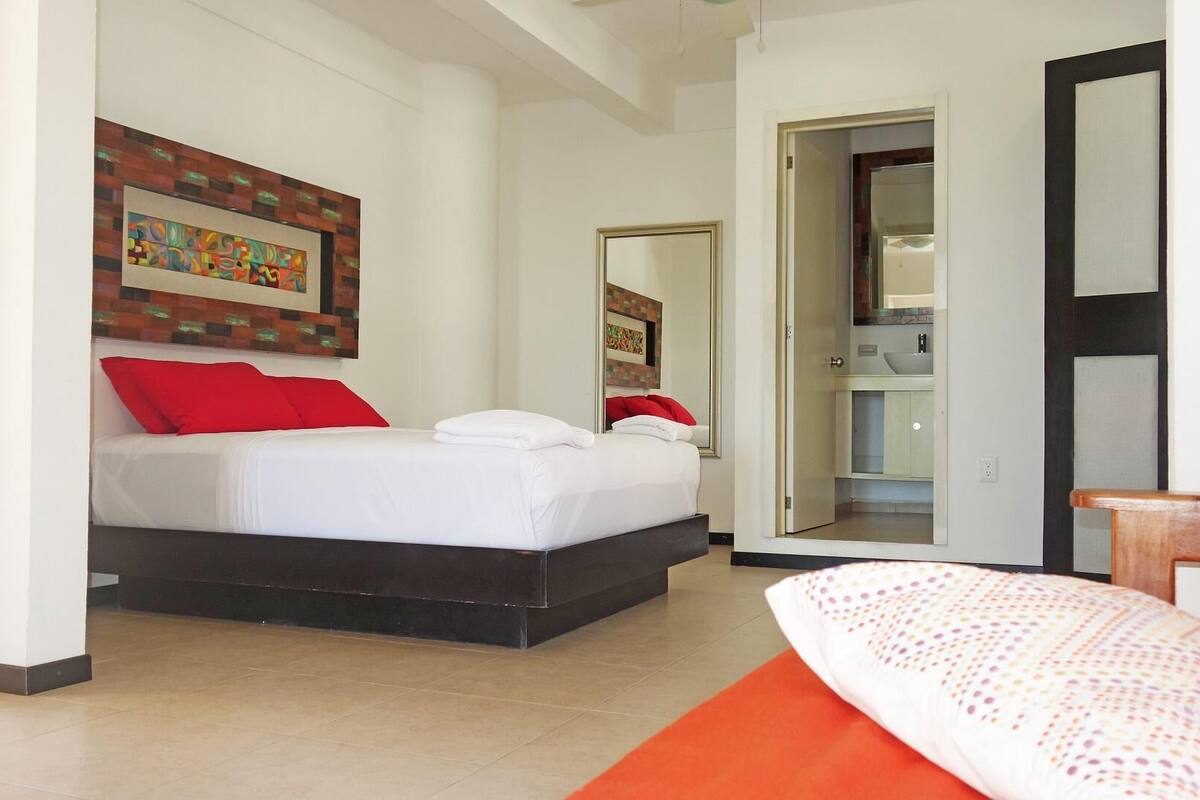 1 bedroom, hypo-allergenic bedding, individually decorated, free WiFi
