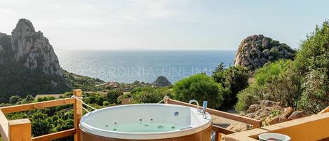 Tina de hidromasaje al aire libre